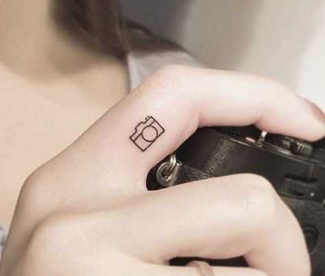 Camera Tattoos, Camera Tattoo, Clever Tattoos, Figurative Artwork, Best Sleeve Tattoos, Spine Tattoos, Photoshop Photography, Minimal Tattoo, Travel Tattoo