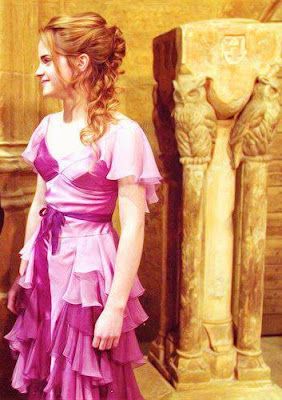 Hermione Granger in Yule Ball Yule Ball Hair, Hermione Granger Yule Ball, Hermione Yule Ball, Yule Ball Dress, The Yule Ball, Yule Ball, Images Harry Potter, Ball Hairstyles, Harry Potter Hermione