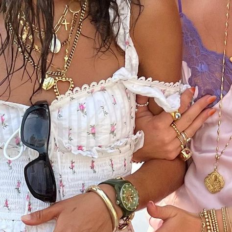 Gold Jewelry Aesthetic, Costal Cowgirl, European Summer, How To Pose, Staple Pieces, Beach Girl, Photo Inspo, Summer Girls, Summer Aesthetic