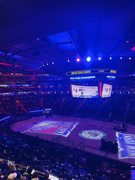 Madison Square Garden Aesthetic, Sto Insta, Hockey Aesthetic, Nhl Hockey Teams, Sports Wallpaper, Hockey Arena, Ny Rangers, Hockey Life, Hockey Games