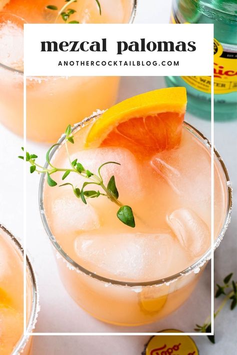 If you love a good margarita, you are going to love this simple, grapefruit cocktail. This mezcal paloma recipe is made with smoky mezcal, fresh grapefruit juice and sparkling water for a refreshing drink that you can enjoy all summer long. Paloma Cocktail Recipes, Grapefruit Uses, Brandy Old Fashioned, July 4th Recipes, Prickly Pear Margarita, Labor Day Recipes, Paloma Recipe, Mezcal Margarita, Memorial Day Recipes