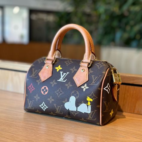 “Be yourself. No one can say you’re doing it wrong.” -Charles M. Schulz . #newvintagehandbags #newvintagecustom #peanuts #peanutsgang #snoopy #luxurybag #paintedbag #custombag #lvspeedy #lvlover #luxurypurse #purselover Hand Painted Bags, Lv Speedy, Handpainted Bags, Painted Bags, Luxury Purses, Peanuts Gang, Painting Leather, June 19, Custom Bags