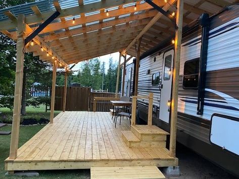 Camper With Deck, Camper Landscaping, Camper Outdoor Set Up, Camper Porch Ideas, Permanent Rv Site Ideas, Camper Porch, Seasonal Campsite, Rv Decks, Camper Deck