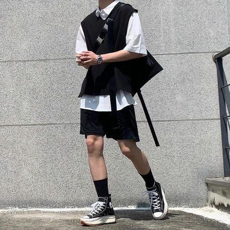 Men Outfits Preppy, Converse Run Star Hike Outfit, Kawaii Boy Outfits, Vest Outfits Men, Mens Shorts Outfits, Guys Clothing Styles, Outfits With Converse, Cool Outfits For Men, Streetwear Men Outfits