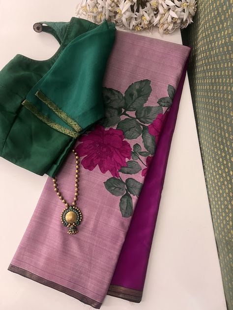 We love adapting our signature designs across textiles, textures and colour palettes. So here is a pure handwoven kanchipuram silk in our favorite buttery Mila done in a gorgeous mauve and magenta colour with buttercup flowers hand printed on the body with a stunning green brocade pallu. It would be hard to go unnoticed or feel anything but comfortable draped in this gorgeous weave. Purple Colour Combinations Saree, Pink Purple Saree Combination, Magenta Combination Color, Rare Color Combination Sarees, Magenta Silk Saree Contrast Blouse, Normal Saree, Magenta Colour Saree, Gold Jwellary, Pearl Blouse