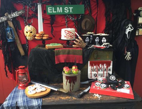 Nightmare on Elm Street, Horror, Scream, Friday the 13th / Halloween "Slasher Movie Party" | Catch My Party Slasher Party, Scary Halloween Food, Horror Themed Party, Easy Halloween Party Food, Horror Scream, Halloween Decor Diy, Easy Halloween Party, Movie Themed Party, Hallowen Ideas