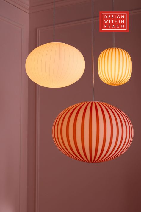 A celebration of traditional Venetian glass blowing, vintage meets modern with the Filigrana Pendants. Amber Glass Pendant Light, Modern Ceiling Lights, Living Room And Kitchen, British Furniture, Pendant Lamp Design, Modern Pendant Lamps, Venetian Glass, Modern Ceiling, Pendant Lamps