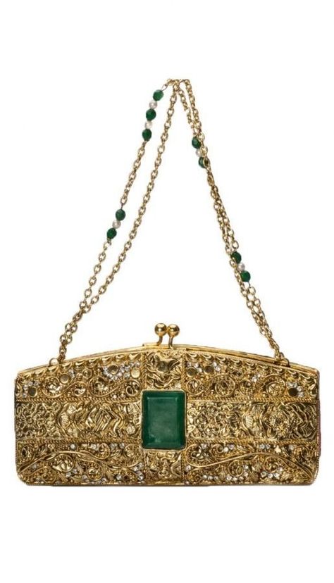 Indian Bags, Indian Designer Clothes, Bridal Clutches, Vintage Evening Bags, Fashion Indian, Top Indian, Luxury Clutch, Stylish Purse, Bridal Clutch