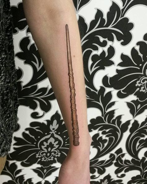 Wand Tattoo Sasha Roussel Black Gold Tattoo Co. Hermione Granger Wand Tattoo, Hermione Wand Tattoo, Hermione Tattoo, Hermione Wand, Wand Tattoos, Tattoo Harry Potter, Bestie Tattoos, Wand Tattoo, Potter Tattoo