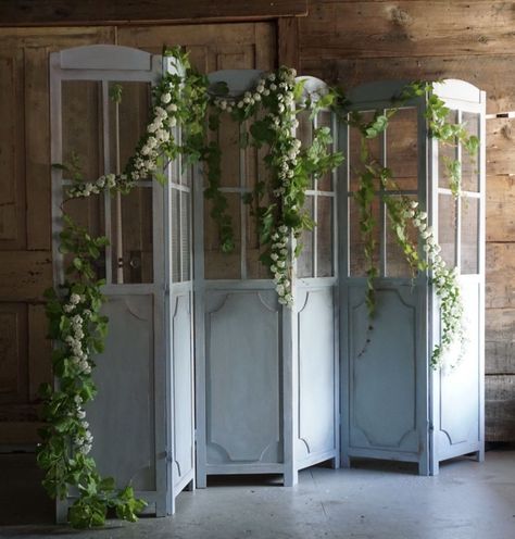 Room Divider Wedding, Pearl Bridal Shower, Metal Room Divider, Wedding Altar, Forest Theme Wedding, Wooden Room Dividers, Wedding Reception Seating, French Theme, Event Room