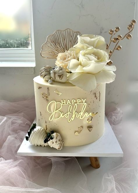 Celebration Cakes, Birthday Cake 60 Years Woman, Womens 30th Birthday Cake, 21st Birthday Cake For Women, 30th Birthday Cake For Women Funny, 30th Cake Ideas, Bday Cakes For Women Beautiful, 30th Birthday Cake For Women Elegant, 40th Birthday Cake For Women Elegant, Cake For 30th Birthday For Her