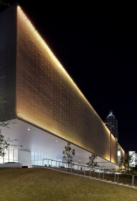 Tampa Museum Of Art - Picture gallery Leo Villareal, Tampa Museum Of Art, Exterior Lighting Design, Mall Facade, Architectural Lighting Design, Digital Light, Facade Lighting, Indirect Lighting, Interiors Dream