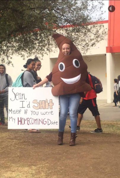 Shitty but awesome homecoming proposal. Sadies Proposal, Cute Promposals, Homecoming Dates, Funny Prom, Prom Posters, Homecoming Signs, Cute Homecoming Proposals, Cute Prom Proposals, Asking To Prom