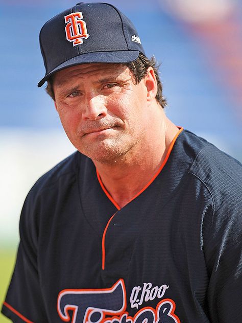 Jose Canseco, Bear Men, Field Of Dreams, Mlb Players, Baseball Players, New Pictures, Movie Stars, Football, Baseball Cards