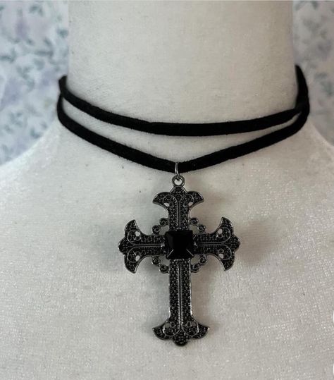 Goth Christmas Wishlist, Cute Grunge Accessories, Y2k Emo Jewelry, Emo Jewelry Necklaces, Goth Accessories Aesthetic, Goth Assessories, Gothic Jewelry Aesthetic, Trad Goth Accessories, Metalhead Jewelry