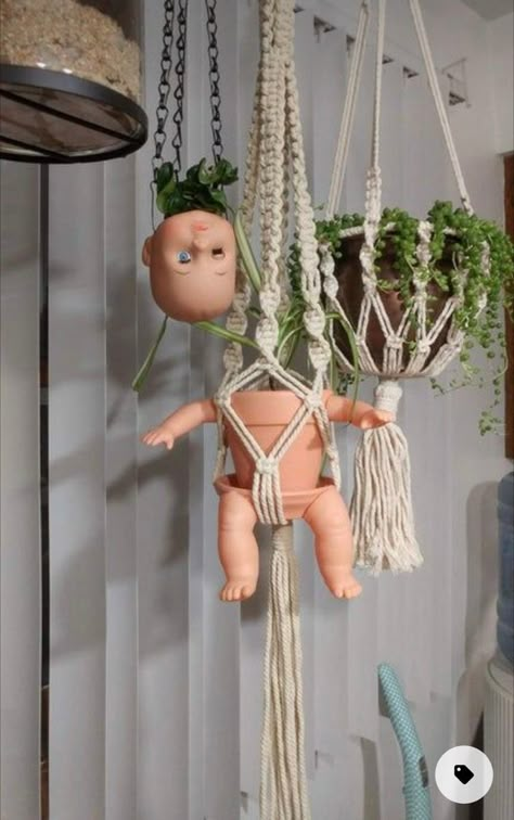 Carillons Diy, Diy Plant Hanger, Creepy Dolls, Plant Mom, Room Inspiration Bedroom, Aesthetic Room Decor, Hanging Plants, Plant Decor, Macrame Plant Hanger