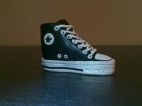 Chuck Taylor All Stars in Clay! Diy Converse, Make A Keychain, All Star Shoes, Star Shoes, Polymer Clay Projects, Diy Clay, Clay Projects, Chuck Taylor Sneakers, Chuck Taylor All Star