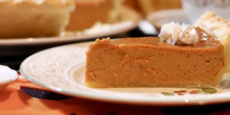 Smooth, creamy, and delicious, this easy pumpkin pie made with sweetened condensed milk makes the perfect Thanksgiving dessert. Pumpkin Pie With Sweetened Condensed, Fresh Pumpkin Pie, Best Pumpkin Pie Recipe, Baking Recipes Pie, Perfect Pumpkin Pie, No Bake Pumpkin Pie, Best Pumpkin Pie, Mini Pumpkin Pies, Homemade Pumpkin Spice