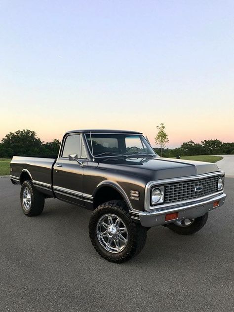 Nice  truck Vintage Gmc Trucks, Old School Chevy Trucks, 1980s Chevy Trucks, Old Chevy Trucks 1970, 1970 Chevy Truck, Chevy Truck Aesthetic, Vintage Pickup Truck Aesthetic, Country Pickup Truck Aesthetic, Old Truck Aesthetic