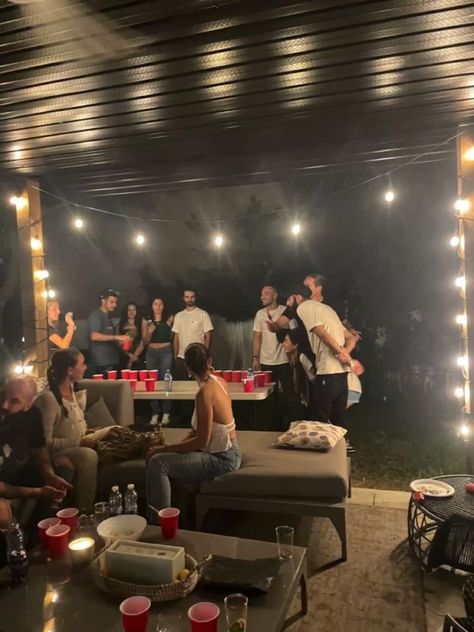 Cookout With Friends, Big House Party Aesthetic, La Party Aesthetic, Friends Drinking Aesthetic, Party Background Aesthetic, Summer House Party, House Party Aesthetic, Uni Life, Teen Life