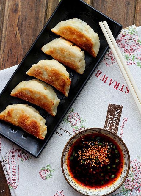 101 recipes to try now - Making your own pork and scallion dumplings is a cinch: You only need a few ingredients and a hot pan. Dumplings Photography, Chinese Restaurant Food, Sichuan Restaurant, Pork Pot Stickers, Food Dumplings, Pot Stickers Recipe, Pot Sticker, Sichuan Food, China Food