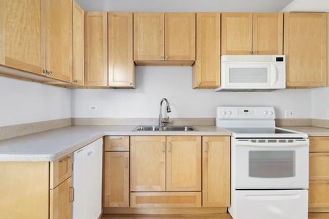 Builder Grade Kitchen with Oak Shaker Cabinets and White Appliances. Basic Kitchen in rental apartment. Kitchen Shaker Cabinets, Shaker Cabinets Kitchen, Cabinets With Crown Molding, Cabinet Trends, Builder Grade Kitchen, White Kitchen Appliances, Kitchen Cabinet Trends, White Shaker Kitchen, Shaker Kitchen Cabinets