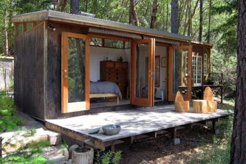 Small Cabin In The Woods, Design Casa Piccola, Wooden Cabin, Cabin Tent, Casa Container, Modern Tiny House, Little Cabin, Tiny House Cabin, Small Cabin