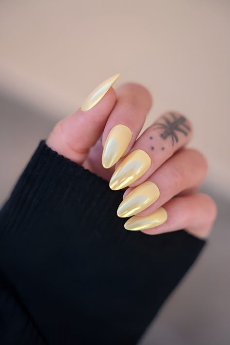 22 Glazed Doughnut Nail Ideas Too Sweet To Ignore Spring Nails Yellow, Summer Yellow Nails, Aurora Nails, Nails Yellow, Chrome Nails Designs, Tree Nails, Shiny Nails, Pearl Nails, Summer Yellow