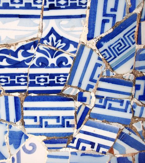 Fragmentation Photography, Culture Textiles, Blue Blanc, Parc Guell, Greek Decor, Greece Fashion, Crazy Design, Greek Blue, White Mosaic