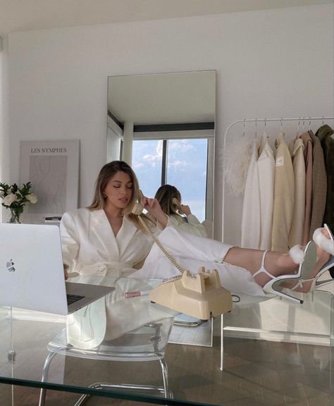 Luxe Mom Aesthetic, Boss Mom Aesthetic, Independant Woman Aesthetic, Rich Boss Lady Aesthetic, Business Girl Aesthetic, Businesswomen Aesthetic, Gigi 2023, Businesswoman Aesthetic, Career Woman Aesthetic