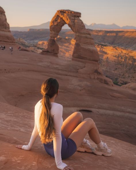 4am wake up call to see Utah’s most famous arch ✨ #utah #delicatearch #hikeutah #sunrisehike #roadtripusa Utah Hiking, Delicate Arch, Utah Hikes, National Parks Trip, Road Trip Usa, Travel Photos, Utah, Michigan, Spa