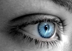 Naturally Strengthen and Train Your Eyes - It may seem like worsening vision is unavoidable as we age, but eye exercises can help improve vision for patients young and old. Snoring Solutions, Behind Blue Eyes, Pin Box, Eye Exercises, Limp Bizkit, Vision Eye, Blue Eye, Eye Health, Intj