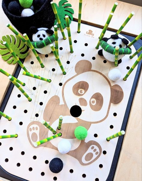 Toddler activity ideas Panda Sensory Bin, Panda Preschool Activities, Panda Activities, Flisat Table, Ikea Trofast, Baby Club, Panda Panda, Toddler Activity, Floral Picks