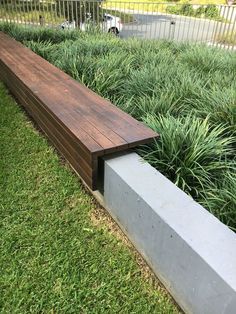 Meja Outdoor, Modern Bench Outdoor, Aesthetic Gardening, Cement Wall, House Backyard, Walled Garden, Garden Decor Ideas, Home Landscaping, Garden In The Woods