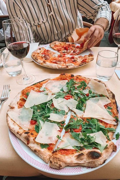 The Ultimate Guide to Eating Like Local in Italy • The Blonde Abroad Cafe Designs, Blonde Abroad, Reheat Pizza, Treviso Italy, Italian Pizza Recipe, Italian Aesthetic, Pizza Bar, Food Aesthetics, Italy Food