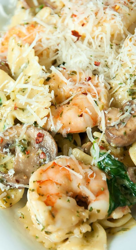 Shrimp and Veggie Pesto Pasta by peasandcrayons: Tender pasta swirled with pesto, veggies and perfectly sauteed shrimp. #Pasta #Shrimp #Veggies #Pe… Veggie Pesto Pasta, Veggie Pesto, Shrimp Pesto Pasta, Pesto Pasta Recipe, Pesto Pasta Recipes, Spinach Pasta, Shrimp Dishes, Spinach Stuffed Mushrooms, Pesto Pasta