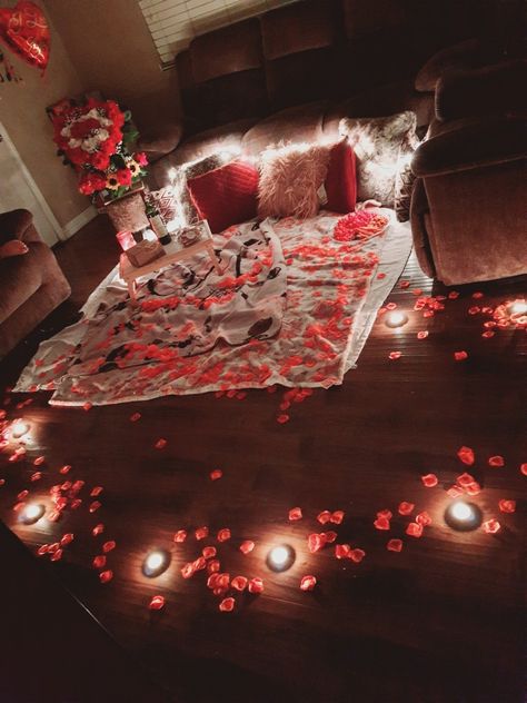 Movie Date Night At Home Set Up Romantic, Cute Date Night At Home Set Up, Living Room Movie Night Ideas Romantic, Grand Romantic Gestures, Fireplace Date Night, Romantic Set Up At Home, Inside Picnic Ideas Romantic, Valentine’s Day Room Set Up, Romantic Home Dates