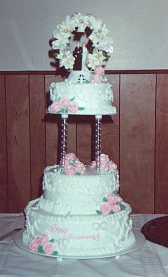 1990s Wedding Cake, 1970s Wedding Cake, 80s Wedding Cake, 90s Wedding Cake, 1990s Wedding, Wedding England, Best Chocolates, Wedding Cake Art, Wedding Singer