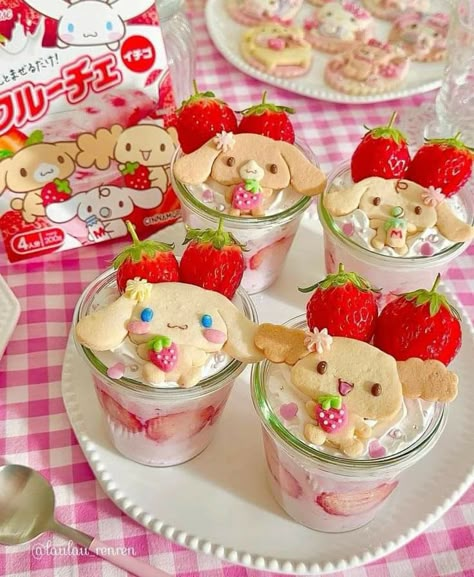 Picnic Date Food, Dessert Strawberry, Strawberry Parfait, Pink Pinterest, Kawaii Cooking, Baking Recipe, Cute Baking, Cute Snacks, Food Drinks Dessert