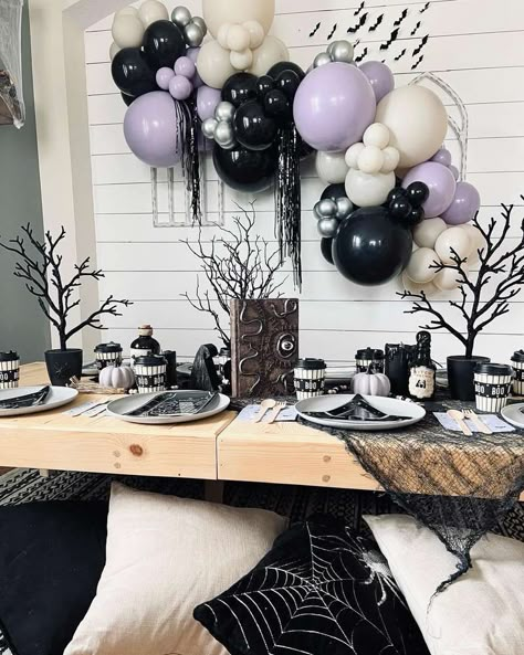 Sanderson Sisters Birthday Party, Goth Balloons, Goth Party Decorations, Hocus Pocus Birthday Party, Hocus Pocus Halloween Party, Hermanas Sanderson, Balloon Inspiration, Halloween Bridal Showers, Deco Halloween