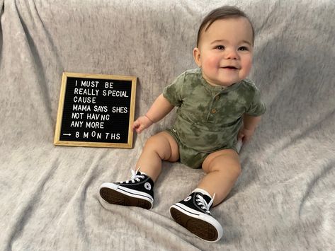 One Month Old Letter Board Ideas, 8 Month Letter Board, 11 Month Old Milestones, 8 Month Milestones, Letter Board Baby, Maternity Photography Poses Outdoors, Baby Milestones Pictures, Milestone Pictures, One Month Old