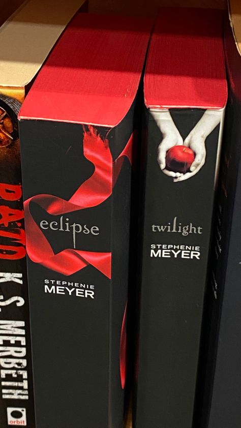 Twilight Bookshelf, Twilight Book Aesthetic, Twilight Books, Book Rebinding, Vampire Twilight, Twilight Moon, The Cullen, Stephenie Meyer, Twilight Book