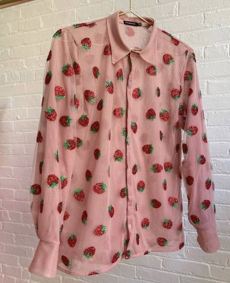 will graham rights activist/my commissions r open! on Twitter: "WAIT , GUYS… " Strawberry Clothing, Strawberry Outfit, Lirika Matoshi, Strawberry Shirt, Strawberry Dress, Kawaii Clothes, Womens Clothing Sizes, Kawaii Fashion, Look Cool