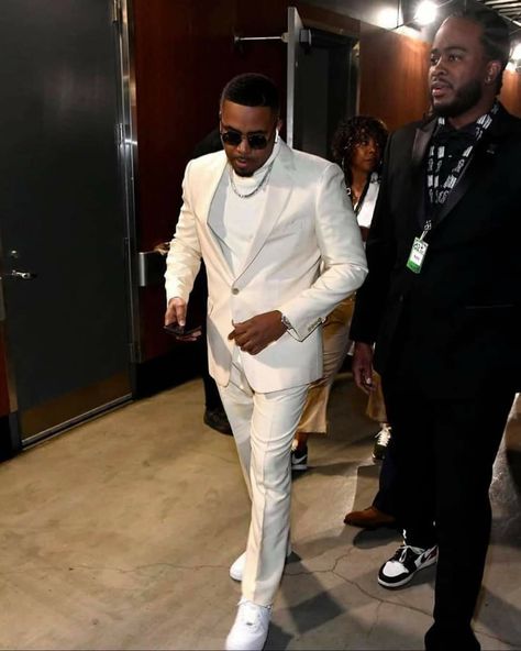 White Prom Suit Black Men, White Prom Outfits For Guys, White Prom Suits For Guys, Boys Graduation Outfit, 25 Th Birthday, Men Prom Outfit, White Turtleneck Outfit, White Prom Suit, Turtleneck Outfit Men