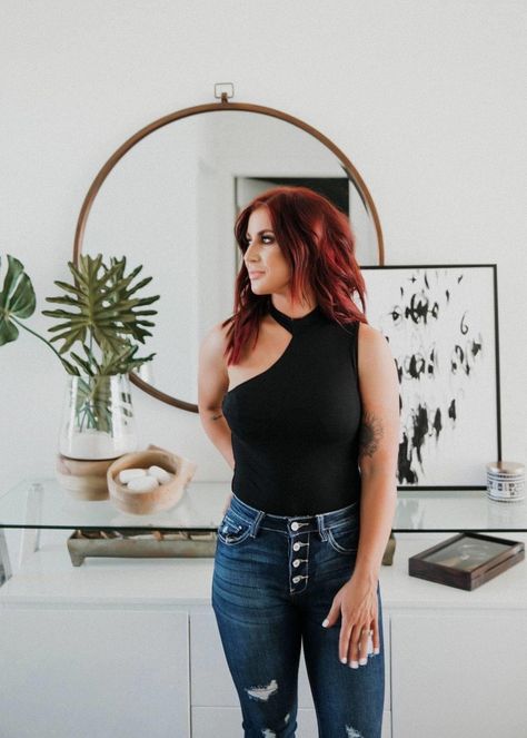 Chelsea Deboer Tattoo, Chelsea Houska Tattoo, Chelsea Houska Hair, Chelsea Houska, Chelsea Deboer, Captains Bed, High Waisted Denim Skirt, Mum Fashion, Long Red Hair