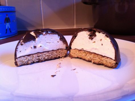 Marshmallow Biscuit Recipe, Marshmallow Tea Cakes, Tunnocks Tea Cake Recipe, Traditional English Tea Cakes, Marshmallow Biscuits, Newfoundland Tea Biscuits, Marshmallow Fridge Tart Recipe, Gbbs Recipes, Chocolate Marshmallow Tea Cakes