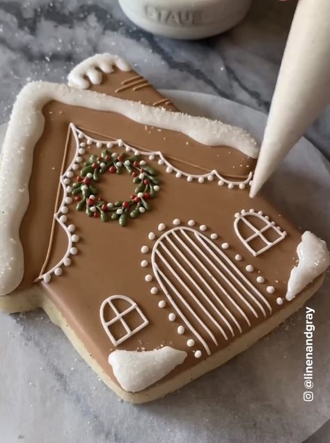 Baileys Christmas, Homemade Christmas Cake, Christmas Sugar Cookies Decorated, Christmas Posts, Gingerbread House Cookies, Winter Cookie, Giving Gifts, Sugar Cookie Designs, Pretty Cookies