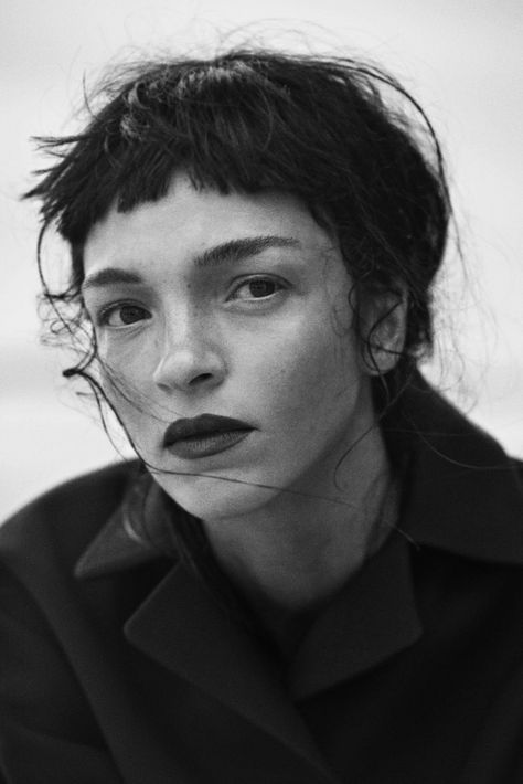 Smile: Mariacarla Boscono in Vogue Italia November 2014 by Peter Lindbergh Baby Bangs, Short Bangs, Peter Lindbergh, Short Fringe, Grunge Hair, Interesting Faces, The Wind, Face Shapes, New Hair