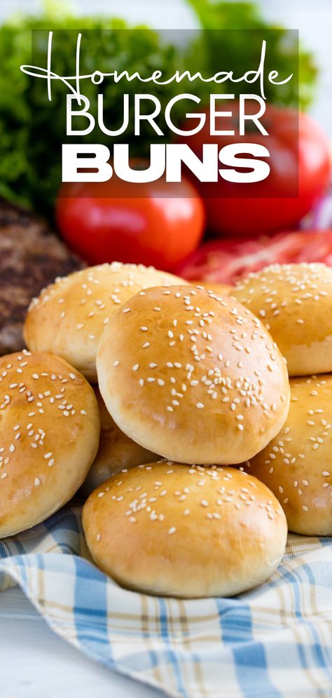 A close up view of a pile of homemade hamburger buns topped with sesame seeds. Bar Burger Recipes, Burger Rolls, Homemade Hamburger Buns Easy, Quick Burger Buns, Small Batch Burger Buns, Easy Hamburger Buns, Hamburger Buns Recipe, Burger Buns Homemade, Sandwich Buns