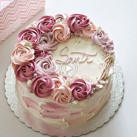 Flower Birthday Cake, Tårta Design, Cake Decorating Flowers, Flower Cake Decorations, Resipi Kek, Birthday Cake With Photo, Pinterest Cake, Cake Mini, Buttercream Flower Cake